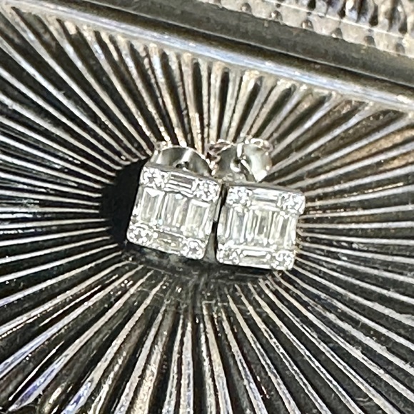 NEW 925 Sterling Silver Sparkling Multi CZ Crystal Square Stud Earrings - Picture 3 of 14